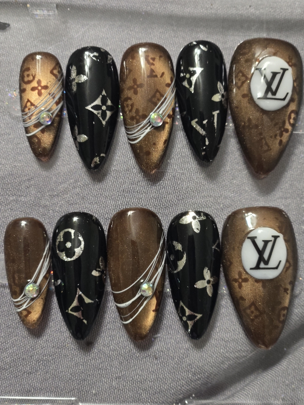 Luxery Inspired Logo Sophisticated Press On Nails Set